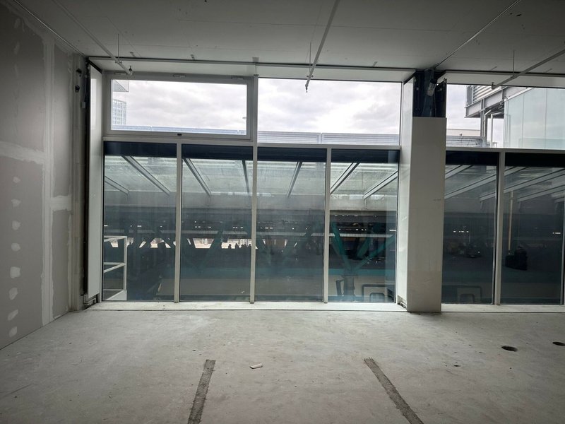 Verkaufsfläche 2: Sicht Richtung Perron.jpg