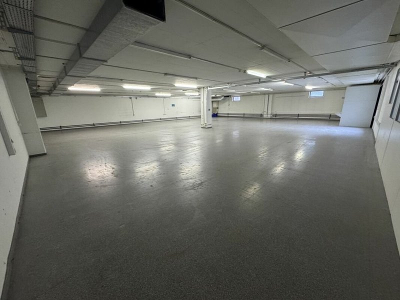 Lager ca. 275 mit Tageslicht