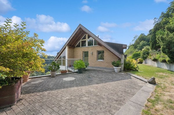 Grosszügige Sonnenterrasse