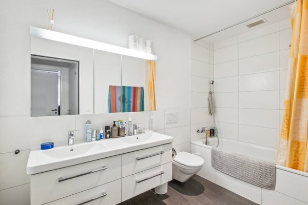 Badezimmer mit Badewanne