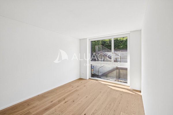 Der Masterbedroom verfügt über ein en suite Badezimmer und eine integrierte Ankleide