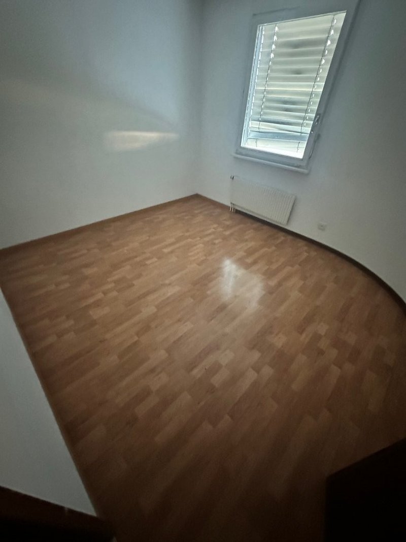 Foto_Haus_4_EG_rechts_zimmer_3.jpg