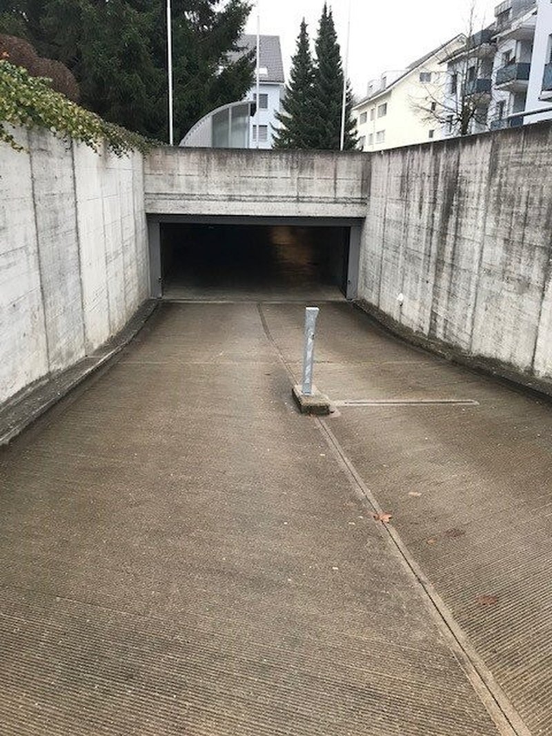 Zufahrt Einstellhalle