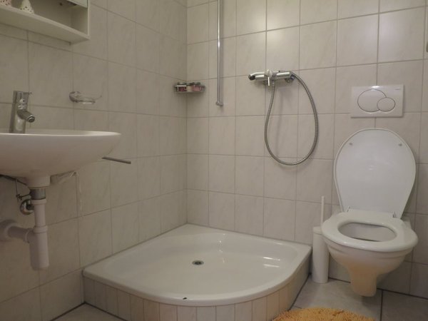 Separates Badezimmer