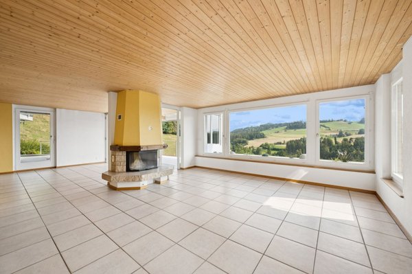Grosszügiger Wohnraum mit Panoramablick