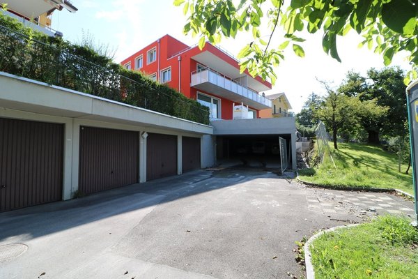 Einfahrt Einstellhalle