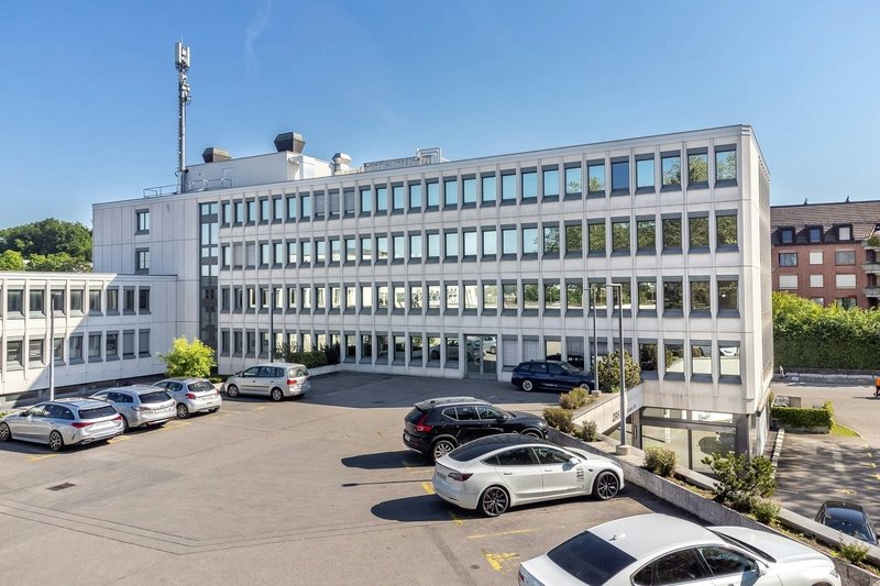 Aussenansicht mit Parkdeck