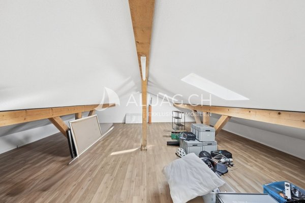 Geräumiges Atelier für verschiedene Hobbys und viele weiteren Möglichkeiten.