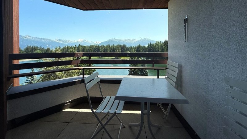 Terrasse avec magnifique vue sur le Lac de la Moubra