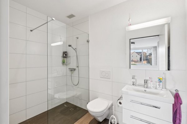 Badezimmer mit Dusche
