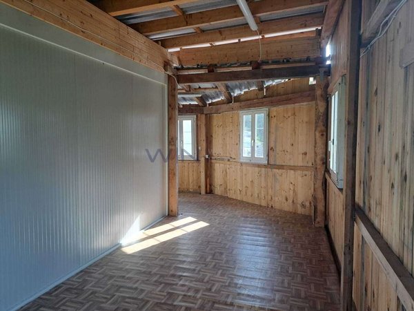 Nebenraum mit Stromversorgung