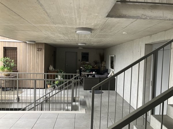 Gedeckter Aussenbereich beim Eingang