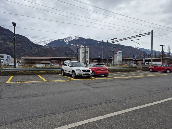 2 Ansicht Mieterparkplätze.jpg