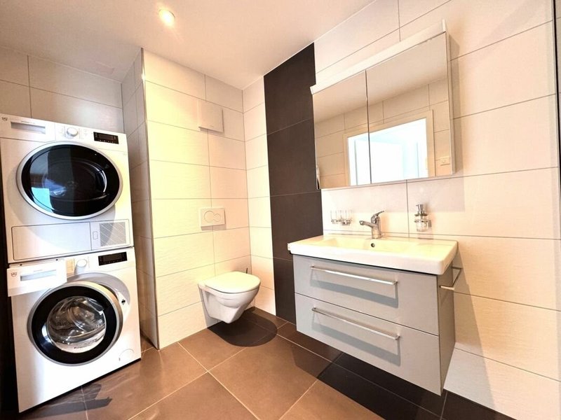 WC und Waschmaschine m. Tumbler