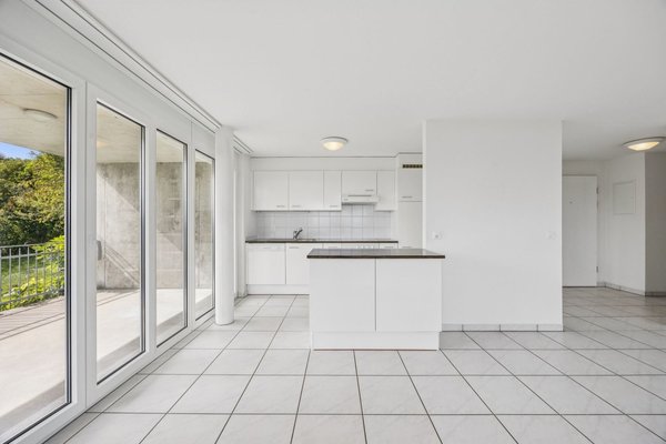 Heller Koch- und Essbereich