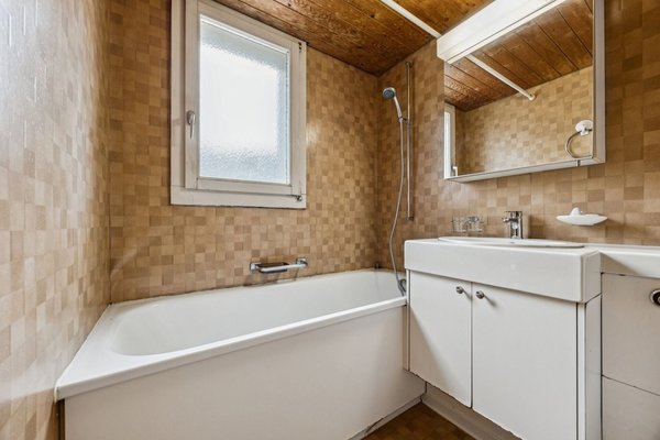 Badezimmer mit Badewanne