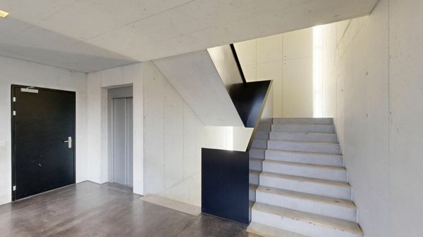 Treppenhaus und Lift