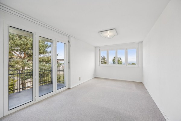 Zimmer mit Zugang zum Balkon