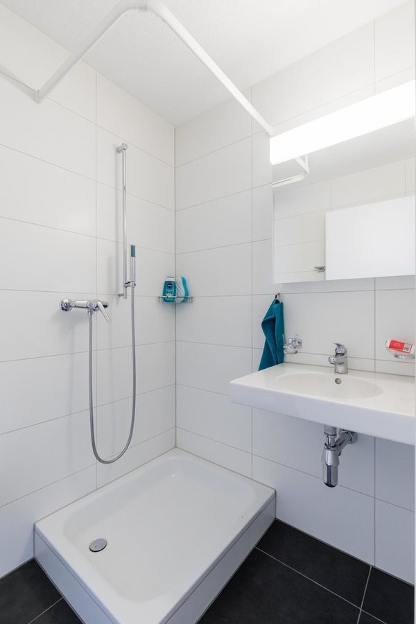 Badezimmer mit Dusche