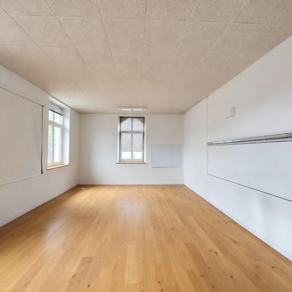 Wartesaal2 AG Näfels-Mollis.jpg