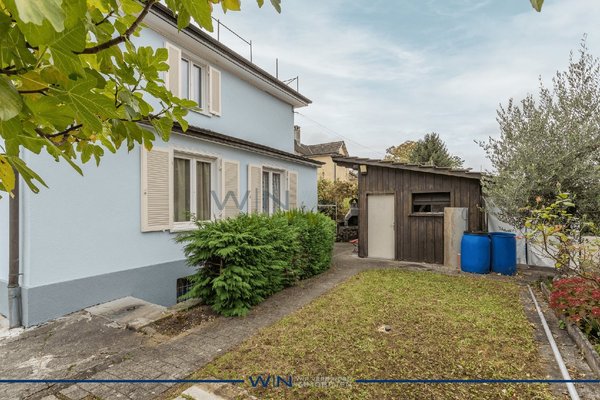 grün, privat, gepflegt