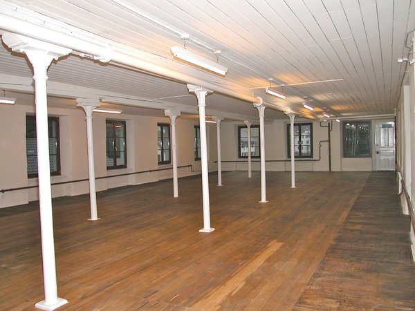 Rü103 2. OG Strassenseite Foto 2