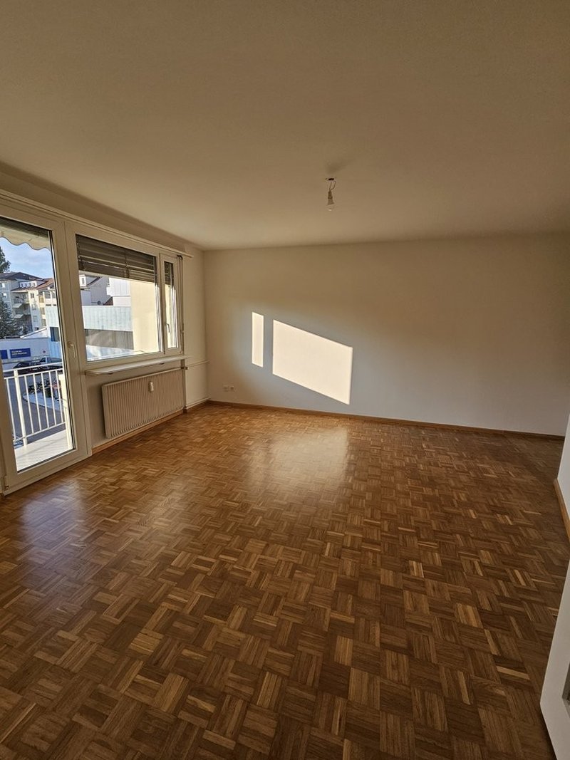 Wohnzimmer mit Balkon