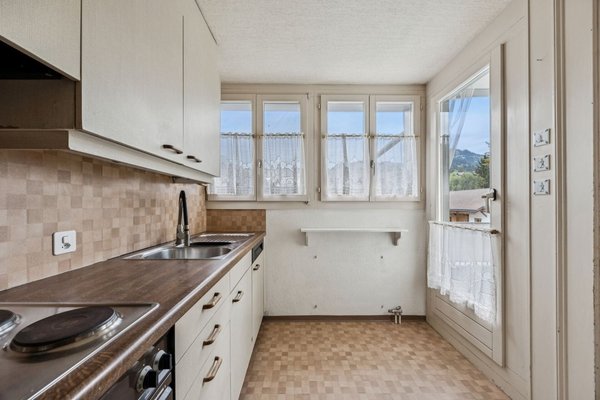 Küche mit Zugang zur Terrasse