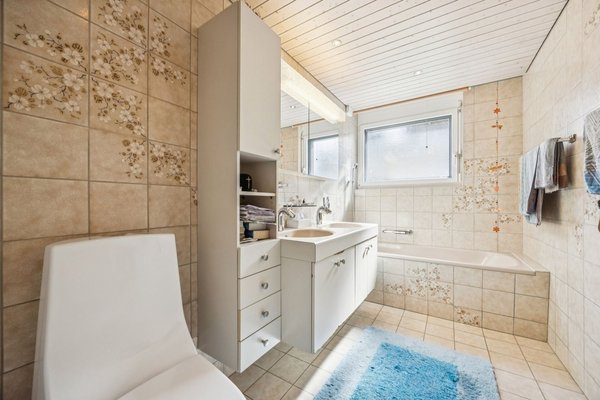 Badezimmer mit Badewanne