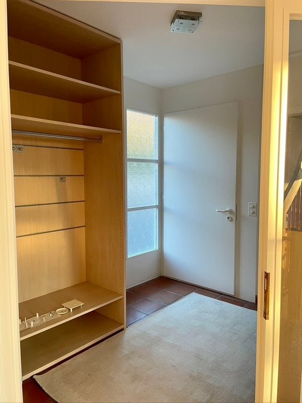 Eingang mit eingebauter Garderobe