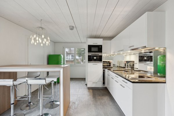 Offene Küche mit Essbereich im Gästehaus