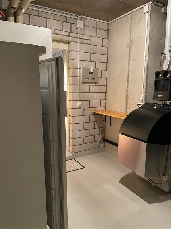 Heizungsraum mit Gefrierschrank UG