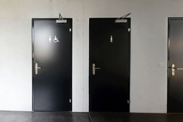 WCs für Damen, Herren und beeinträchtigte Personen