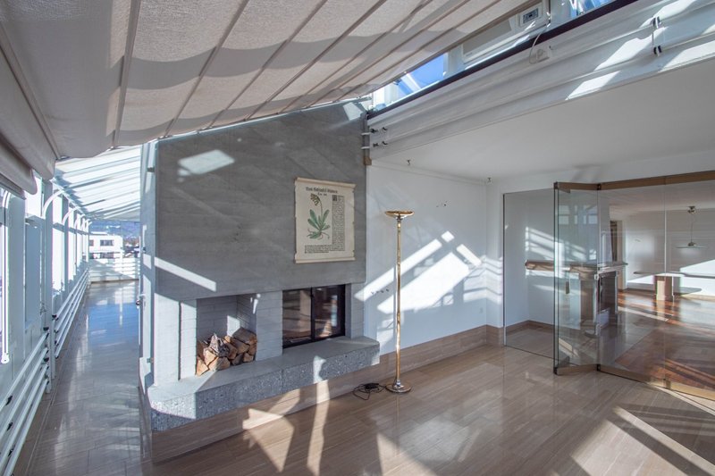 Verglaste Dachterrasse mit Cheminée