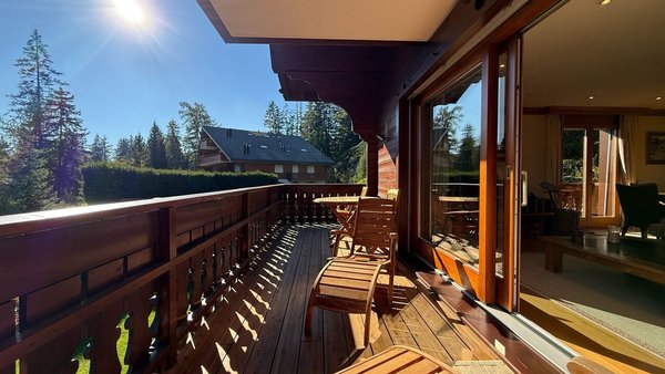 Beau balcon donnant sur le Sud et retour sur l'Ouest / Lovely balcony facing south and back west / Bellissimo balcone esposto a sud e a ovest