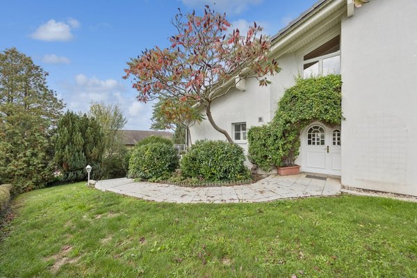 Fussweg zum Eingangsbereich