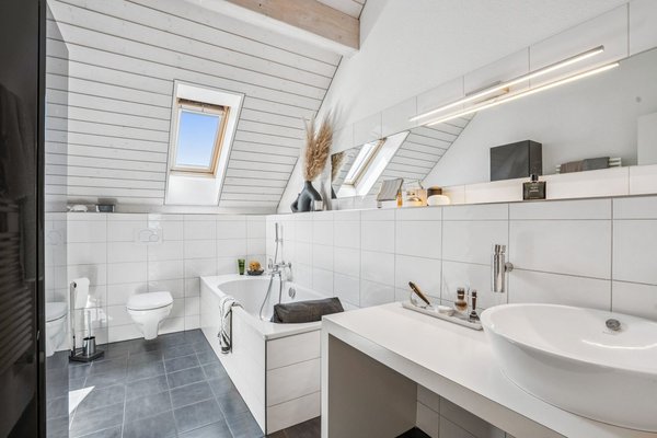 Badezimmer mit Badewanne