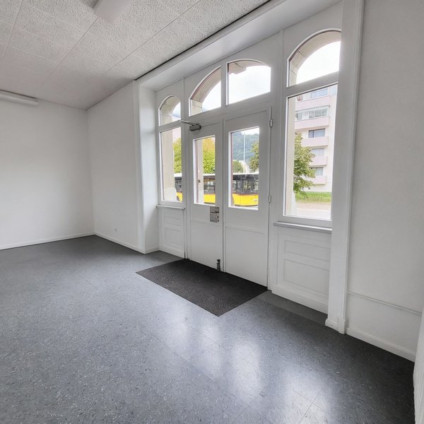 Schalterhalle 1 AG Näfels-Mollis.jpg