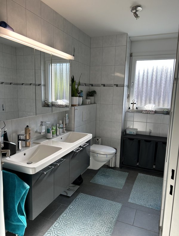 Badezimmer inkl. Badmöbeln