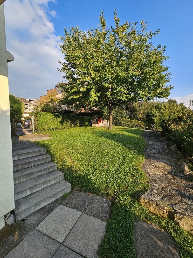 Gemeinschaftsgarten mit Grill und direkter Zugang zur Birs