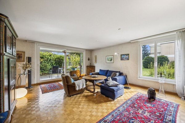 Wohnbereich mit Zugang zur Terrasse