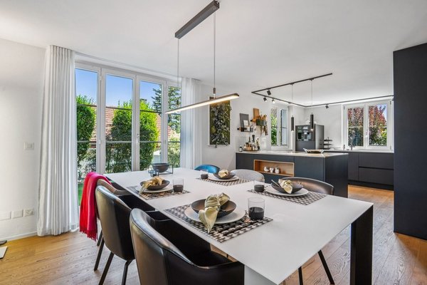 Essbereich mit offener Küche