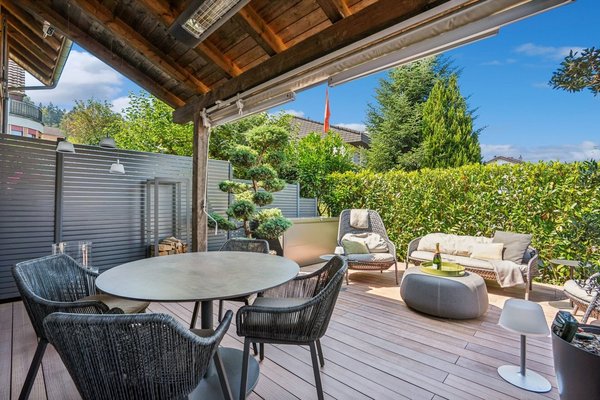 Aussenbereich mit Terrassendeck