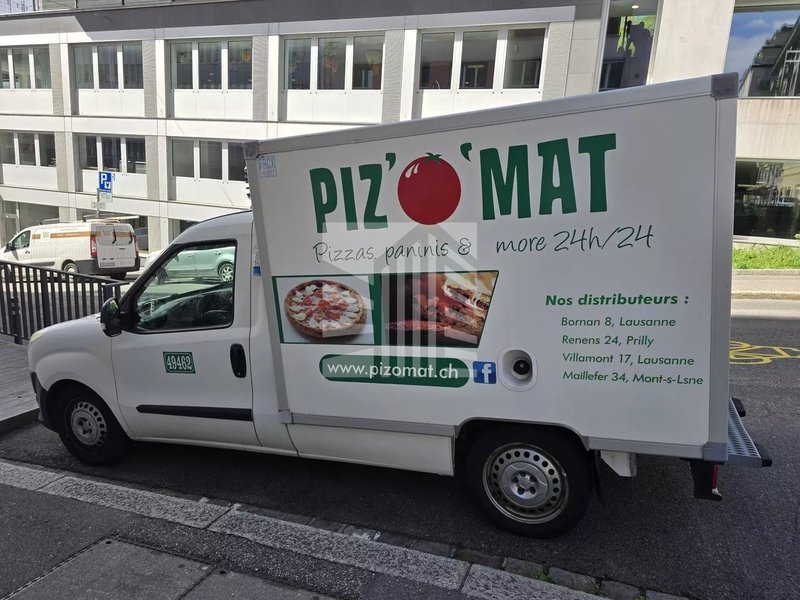 Véhicule de livraison réfrigéré