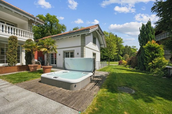 Gartenbereich mit Whirlpool