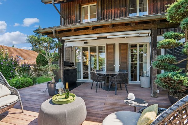 Aussenbereich mit Terrassendeck