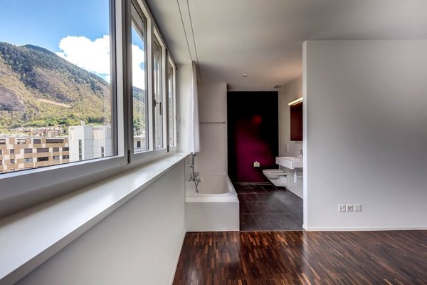 Nasszelle mit Bad-Musterfoto