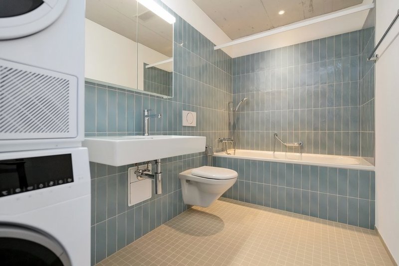 Bad mit Wanne und Waschturm