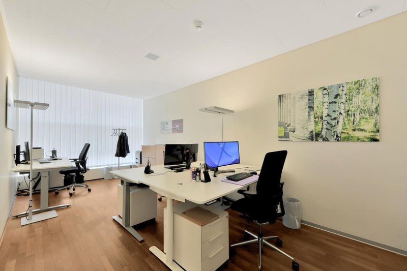 Büro neben Eingang