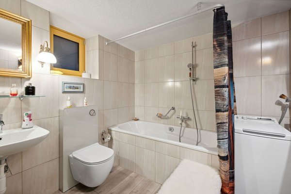 Badezimmer mit Badewanne